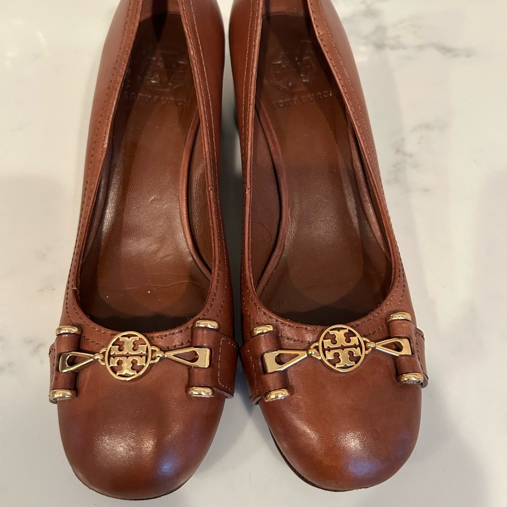 Tory Burch brown leather pump heel shoe
